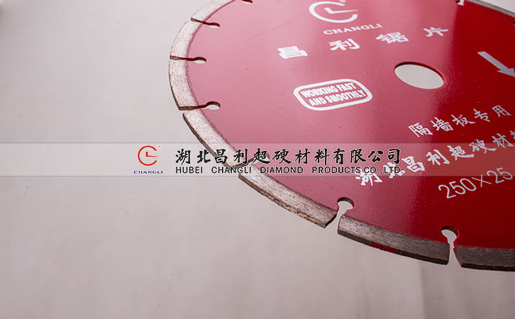 切花崗巖要用專業(yè)的鋸片,為什么花崗石這么硬？